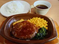 サイゼリヤのオニオンソースハンバーグはおいしい？ディアボラ風派が比較